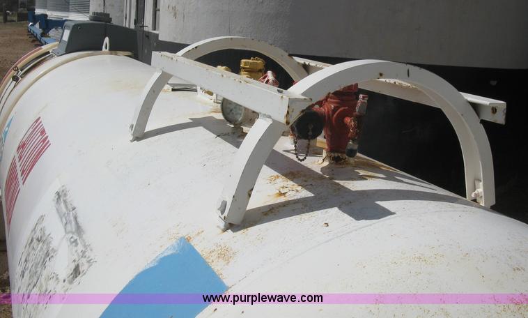 image for item E3224 Anhydrous ammonia tank on running gear