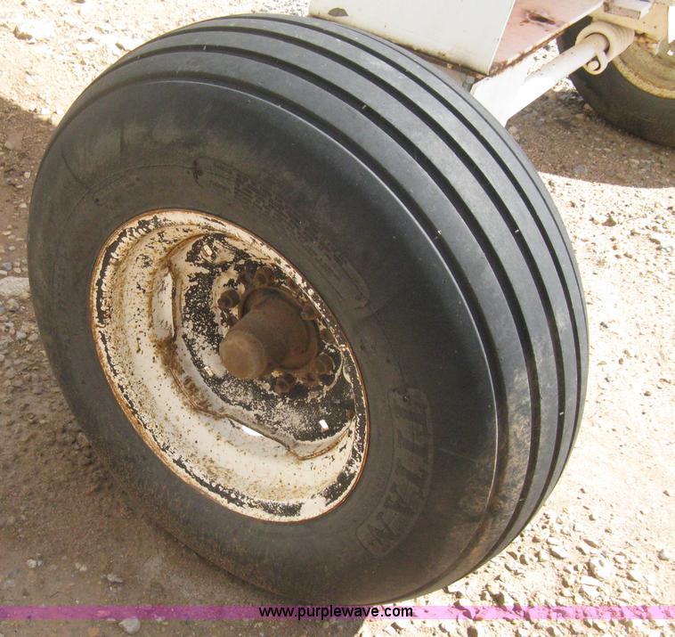 image for item E3224 Anhydrous ammonia tank on running gear