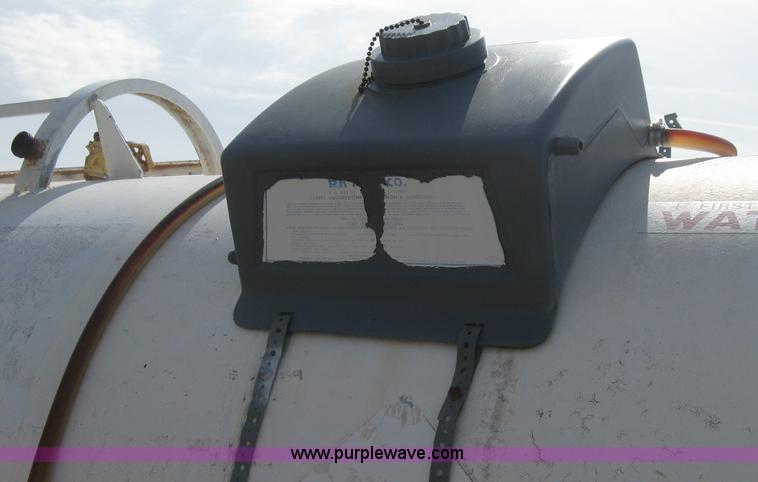 image for item E3225 Anhydrous ammonia tank