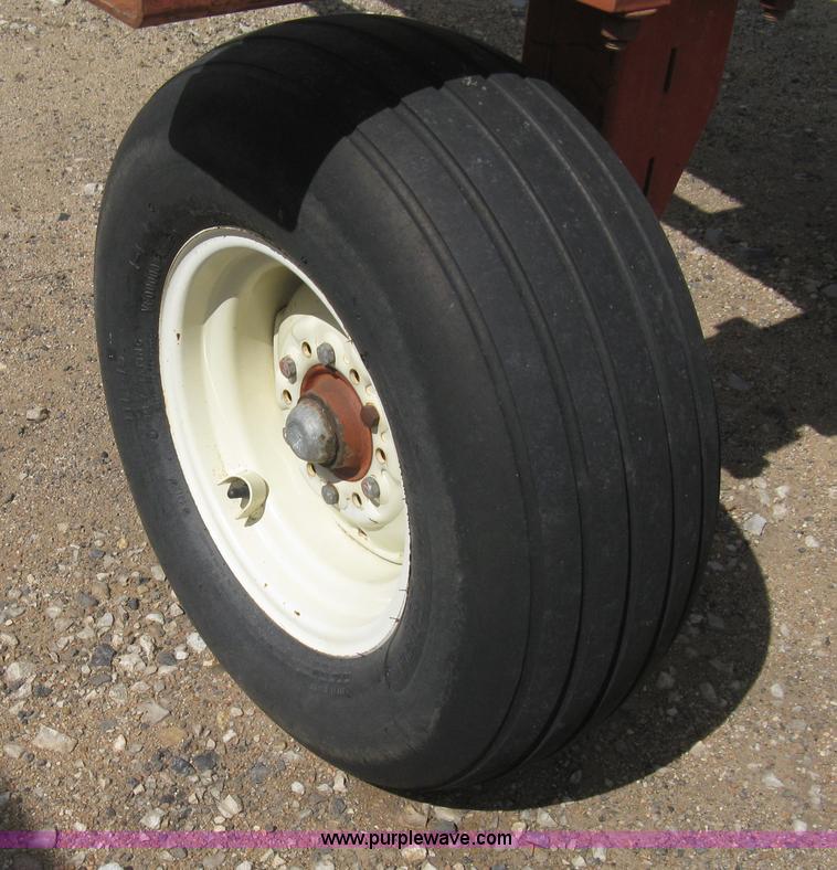 image for item E3225 Anhydrous ammonia tank