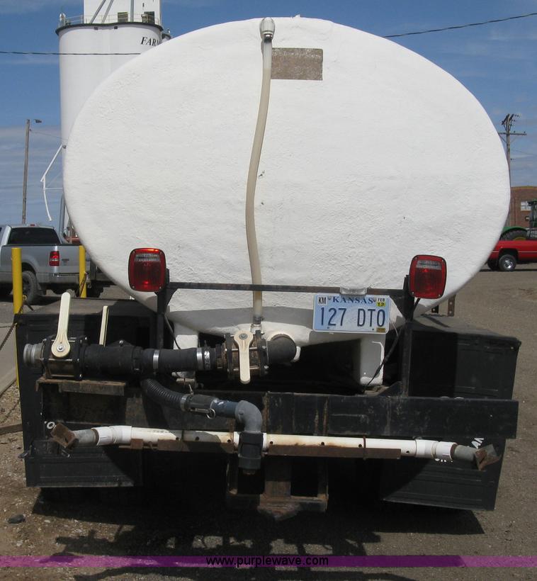 image for item E3226 1974 Ford 700 tender truck