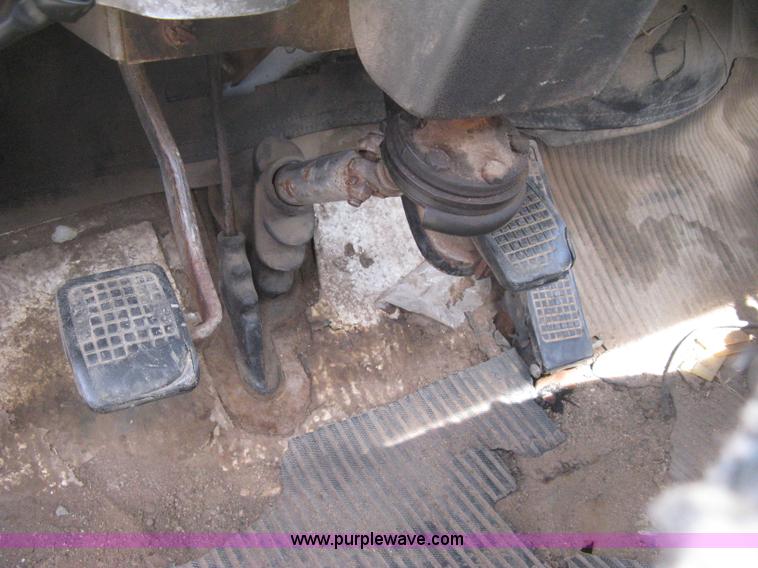 image for item E3226 1974 Ford 700 tender truck