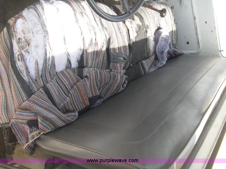 image for item E3226 1974 Ford 700 tender truck