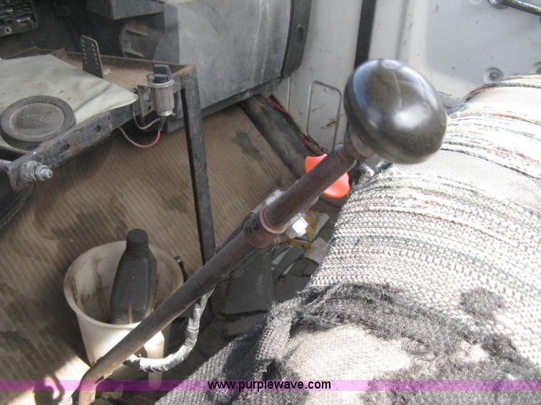 image for item E3226 1974 Ford 700 tender truck