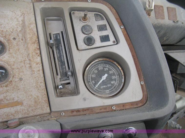 image for item E3226 1974 Ford 700 tender truck