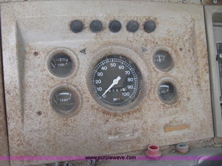 image for item E3226 1974 Ford 700 tender truck