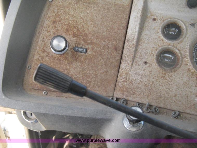 image for item E3226 1974 Ford 700 tender truck