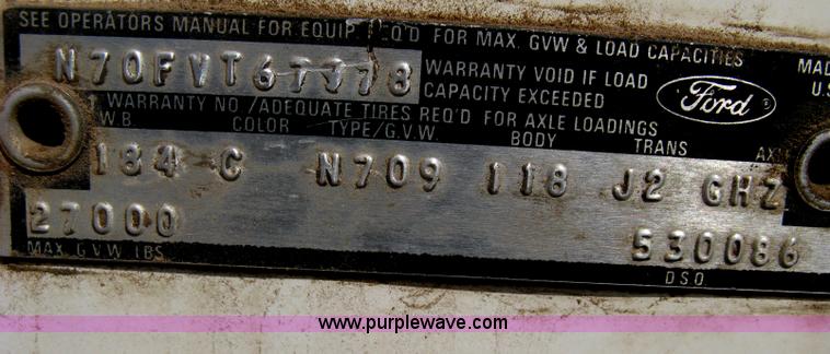 image for item E3226 1974 Ford 700 tender truck