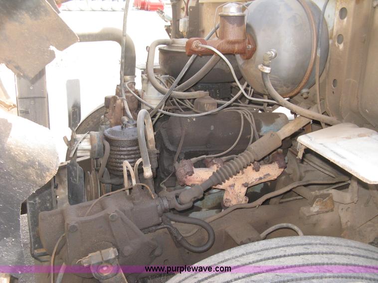 image for item E3226 1974 Ford 700 tender truck