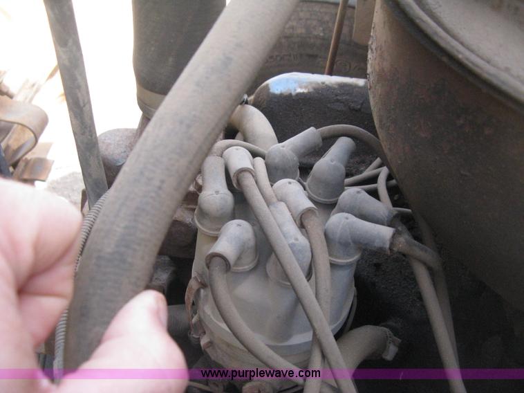 image for item E3226 1974 Ford 700 tender truck