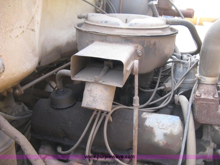 image for item E3226 1974 Ford 700 tender truck