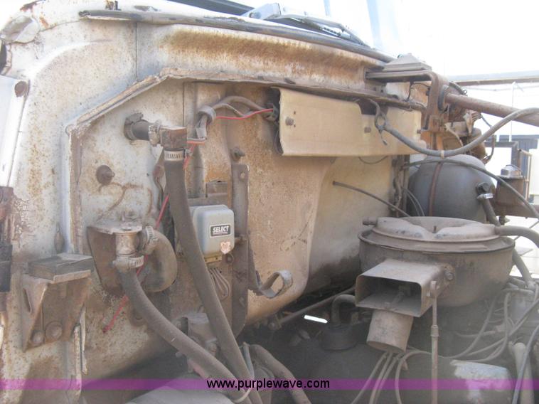 image for item E3226 1974 Ford 700 tender truck