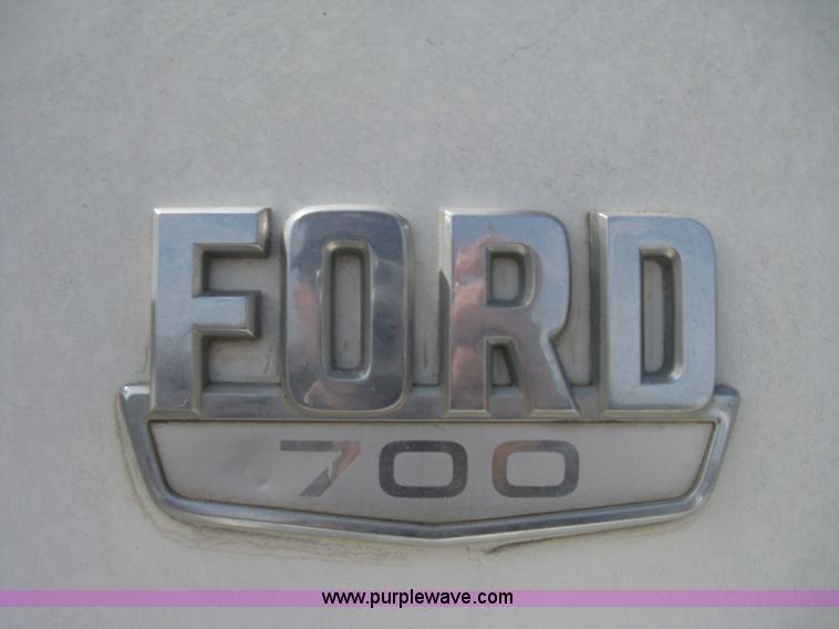 image for item E3226 1974 Ford 700 tender truck