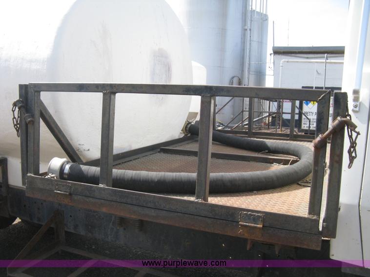 image for item E3226 1974 Ford 700 tender truck