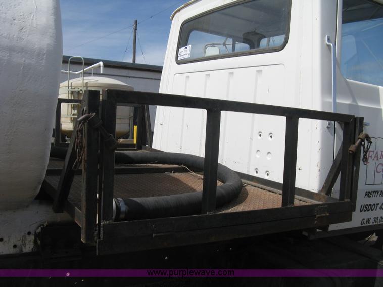 image for item E3226 1974 Ford 700 tender truck