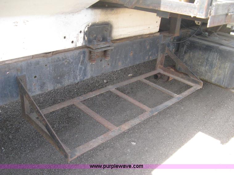 image for item E3226 1974 Ford 700 tender truck