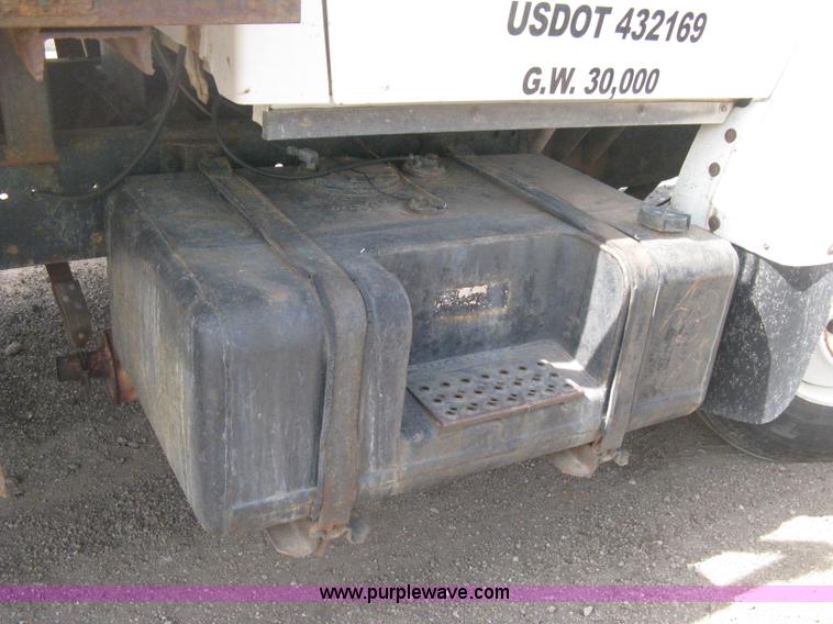 image for item E3226 1974 Ford 700 tender truck