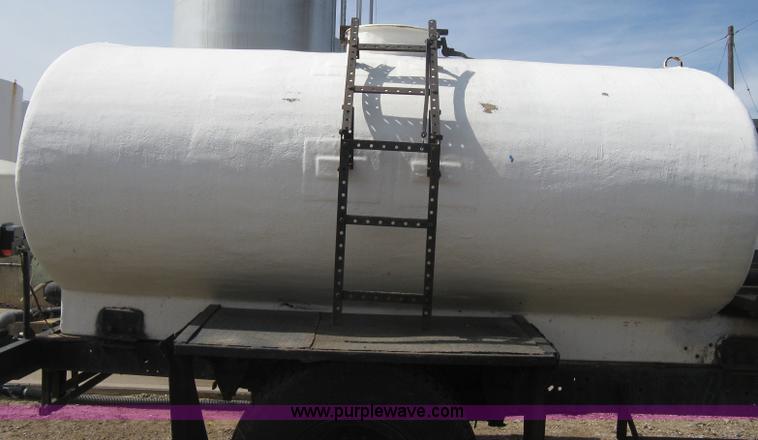 image for item E3226 1974 Ford 700 tender truck