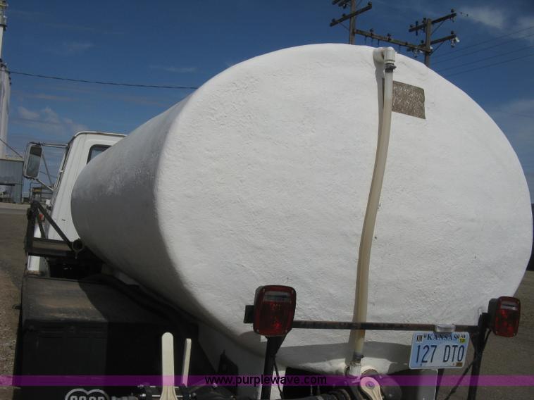 image for item E3226 1974 Ford 700 tender truck