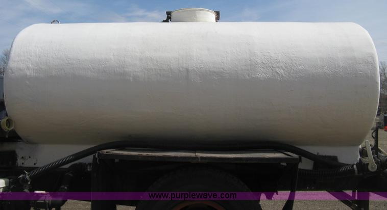 image for item E3226 1974 Ford 700 tender truck