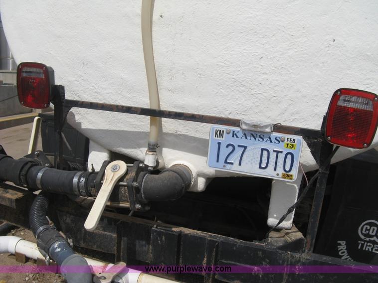 image for item E3226 1974 Ford 700 tender truck