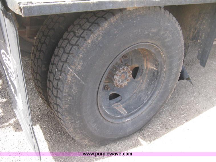 image for item E3226 1974 Ford 700 tender truck