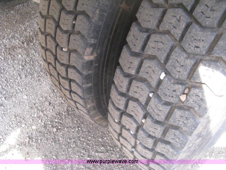 image for item E3226 1974 Ford 700 tender truck