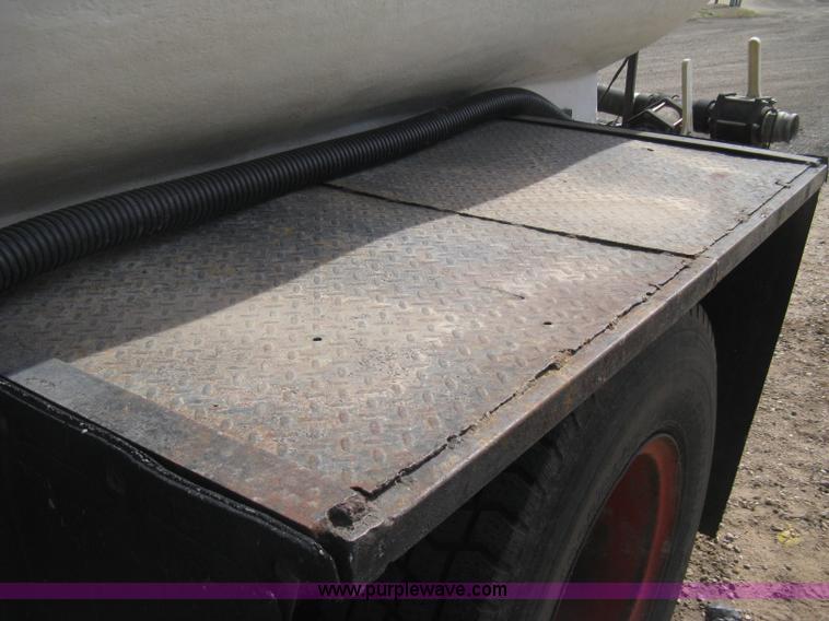 image for item E3226 1974 Ford 700 tender truck