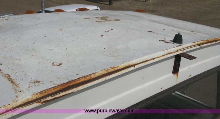 image for item E3226 1974 Ford 700 tender truck