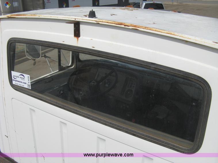 image for item E3226 1974 Ford 700 tender truck