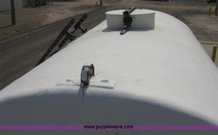 image for item E3226 1974 Ford 700 tender truck