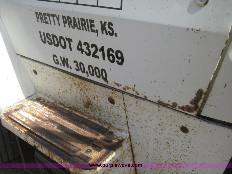 image for item E3226 1974 Ford 700 tender truck