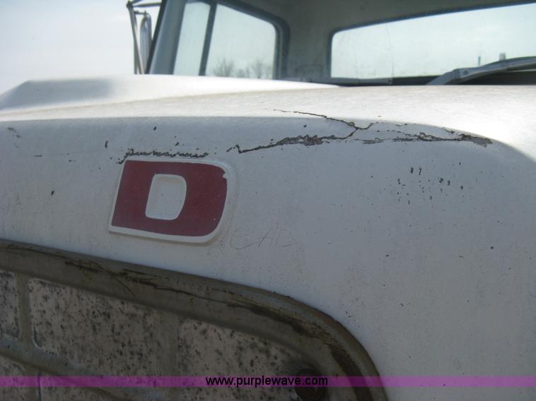 image for item E3226 1974 Ford 700 tender truck