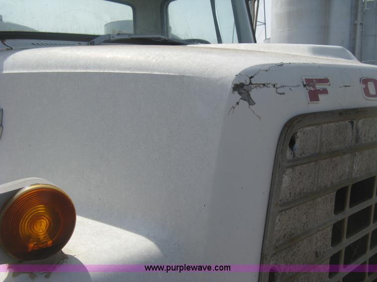 image for item E3226 1974 Ford 700 tender truck