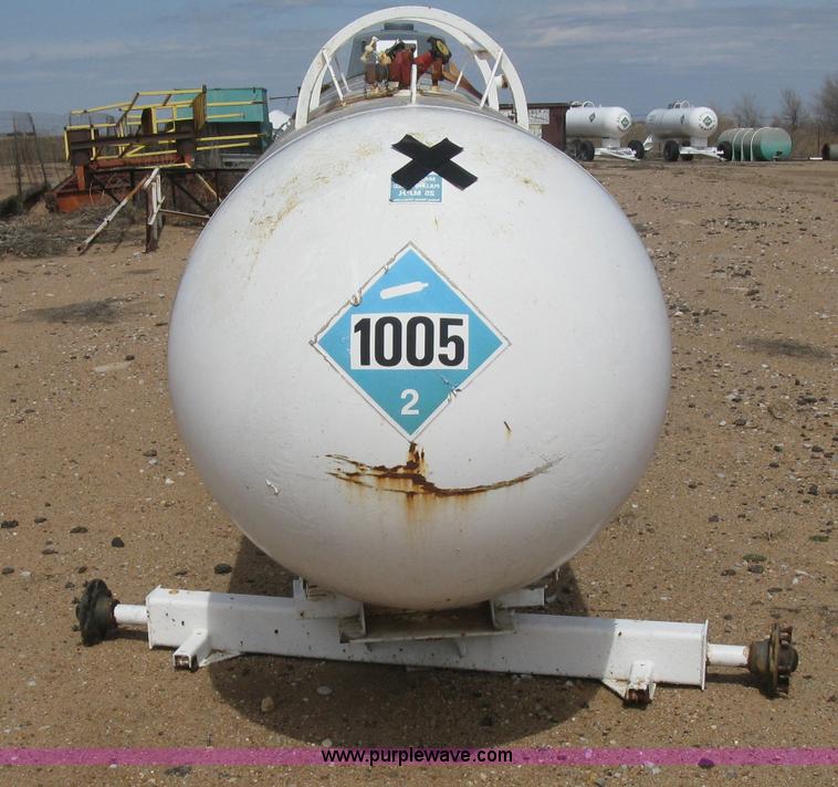 image for item E3227 Anhydrous ammonia tank