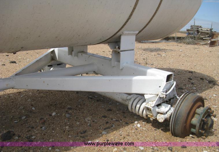 image for item E3227 Anhydrous ammonia tank