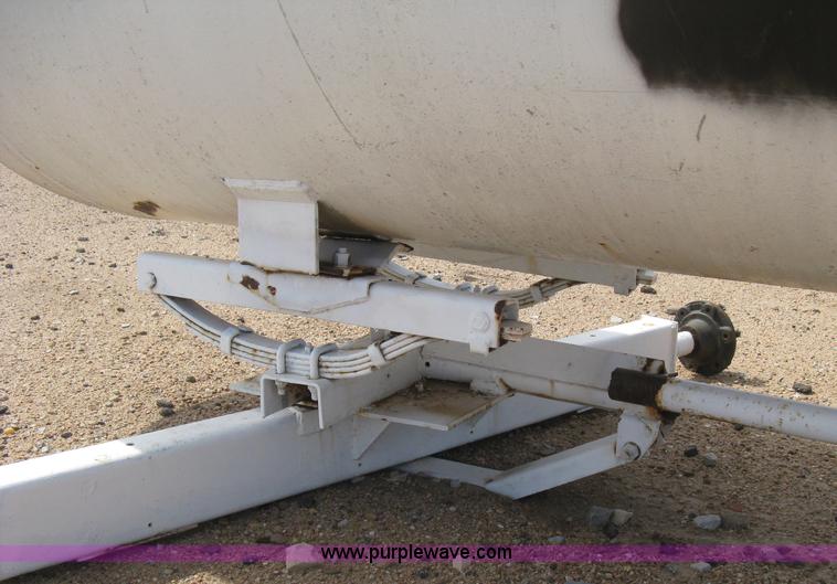 image for item E3227 Anhydrous ammonia tank