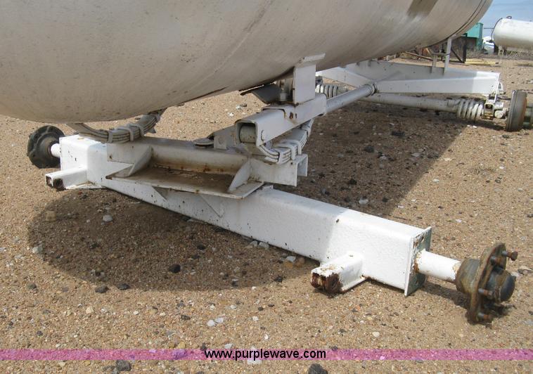 image for item E3227 Anhydrous ammonia tank