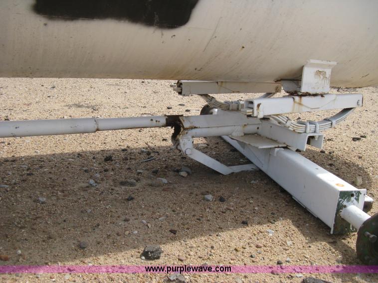 image for item E3227 Anhydrous ammonia tank