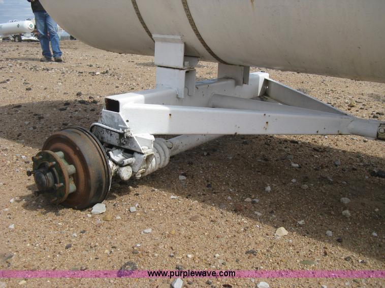 image for item E3227 Anhydrous ammonia tank