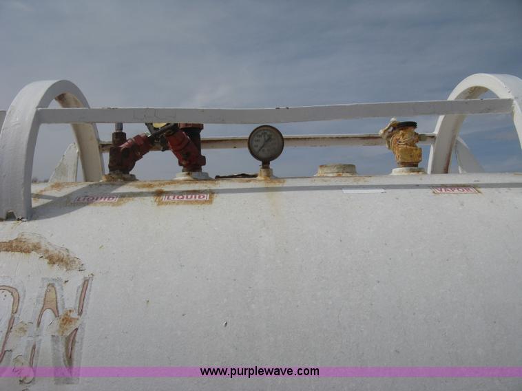 image for item E3227 Anhydrous ammonia tank