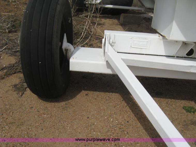 image for item E3228 Anhydrous ammonia tank