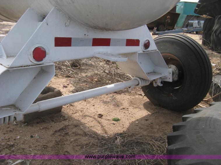 image for item E3228 Anhydrous ammonia tank