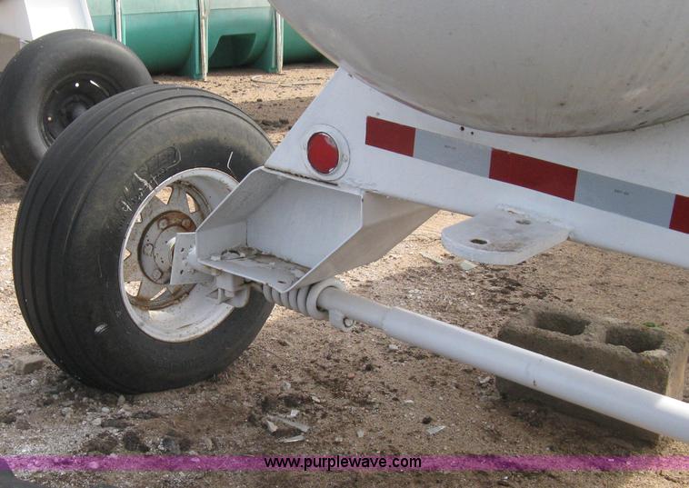 image for item E3228 Anhydrous ammonia tank