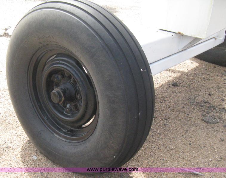 image for item E3228 Anhydrous ammonia tank