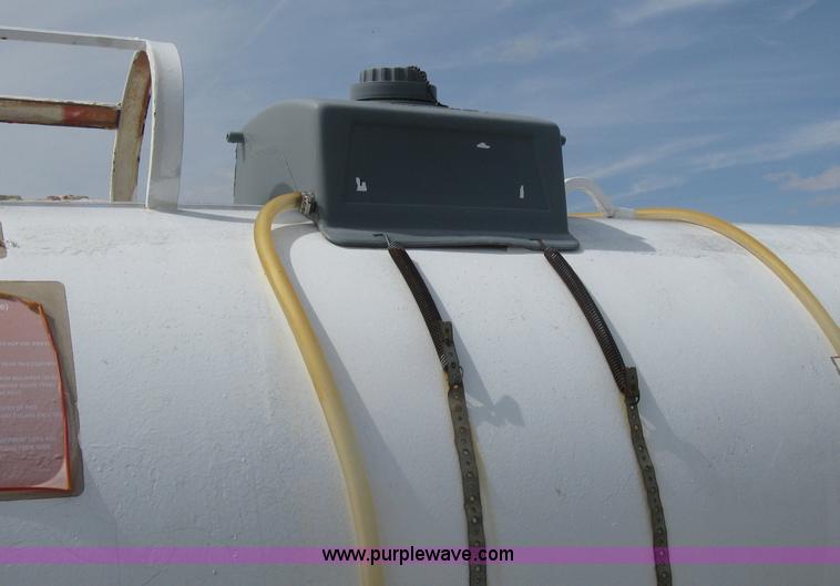 image for item E3229 Anhydrous ammonia tank