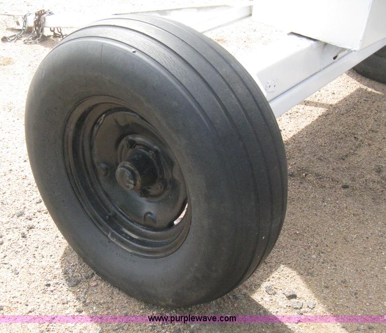 image for item E3229 Anhydrous ammonia tank