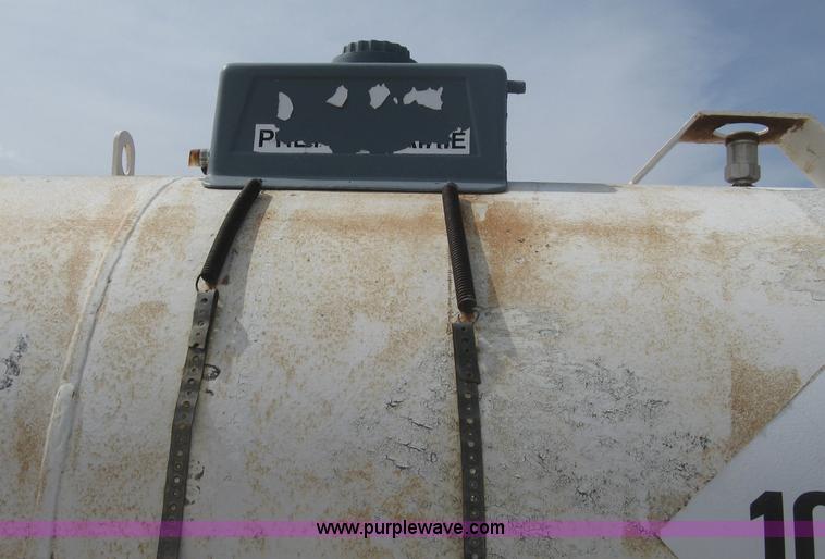 image for item E3231 Anhydrous ammonia tank