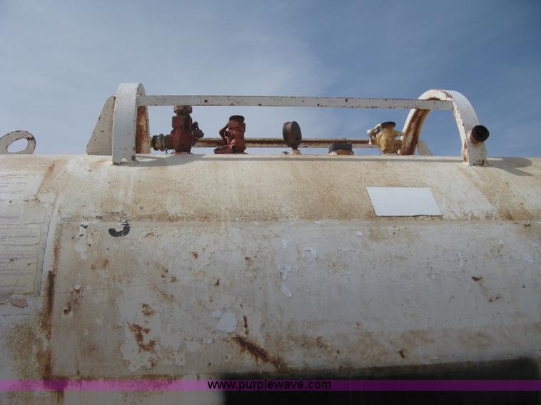 image for item E3231 Anhydrous ammonia tank