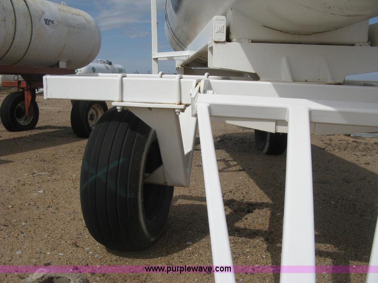 image for item E3232 Anhydrous ammonia tank